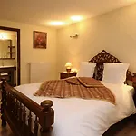 La Cour Du Bailli & 3*