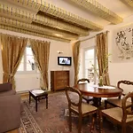 La Cour Du Bailli & Hotell 3*