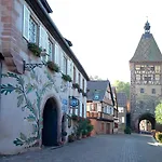 La Cour Du Bailli & Hotell 3*