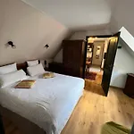La Cour Du Bailli & Hotell 3*