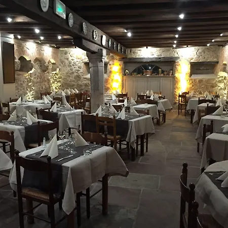 מלון La Cour Du Bailli & 3*