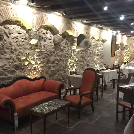 Hotel La Cour Du Bailli &