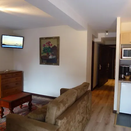 Hotell La Cour Du Bailli & 3*