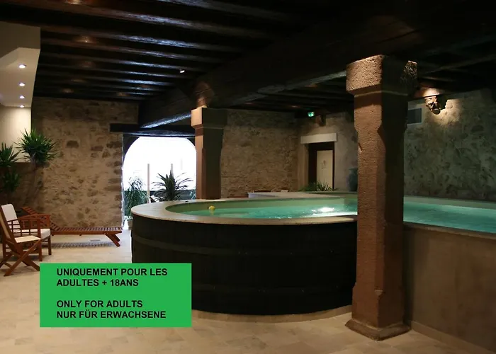 La Cour Du Bailli & Hotell 3*