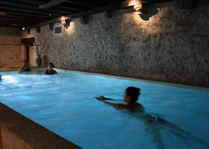 Hotell La Cour Du Bailli &