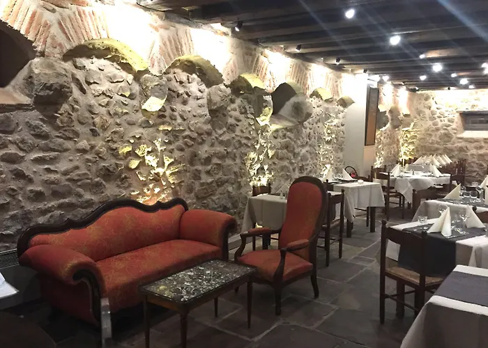 Hotell La Cour Du Bailli &