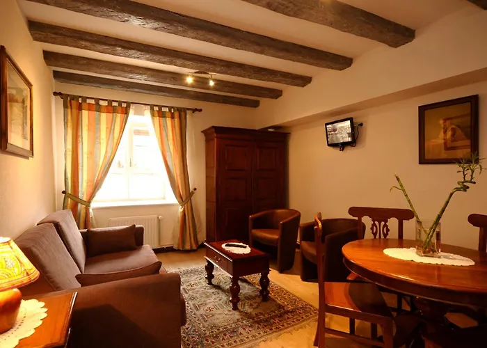 Hotell La Cour Du Bailli & 3*
