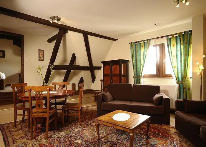 La Cour Du Bailli & Hotell Bergheim